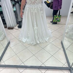 Elegant White Lace Wedding Dress
